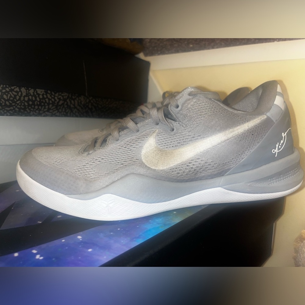 Nike Kobe 8 Protro 
Wolf Grey SIZE 9 (NO BOX!! )